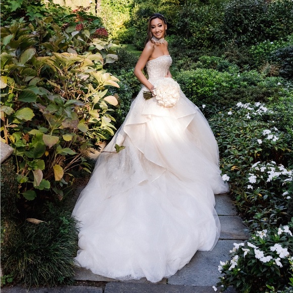 The Atelier by Jimmy Choo Wedding Gown & Veil Custom Made - Picture 4 of 10